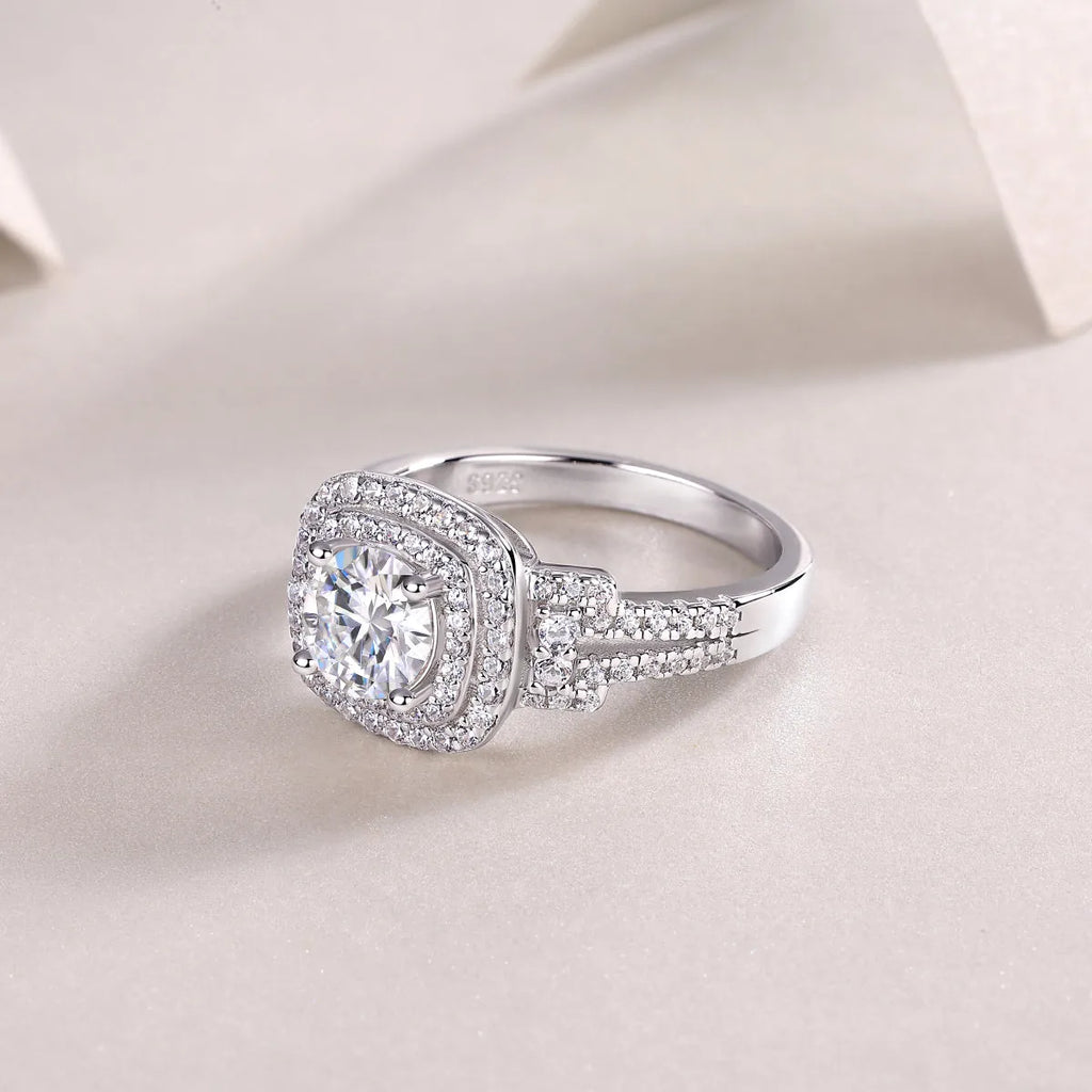 1-carat moissanite wedding ring set on platinum-plated S925 silver band in gift box