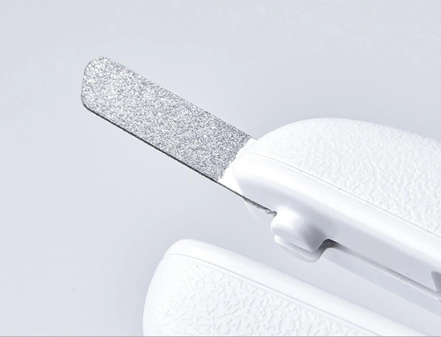 White pet nail clippers with LED light, transparent anti-splash baffle, and triangular steel blades for cats and dogs