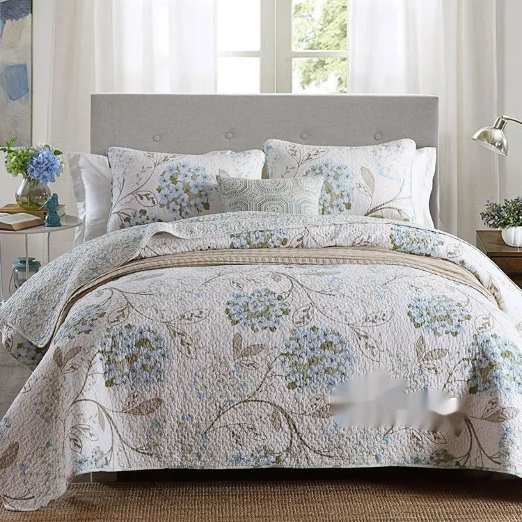 Quilted cotton bed cover set with printed pattern and matching pillowcases for double beds