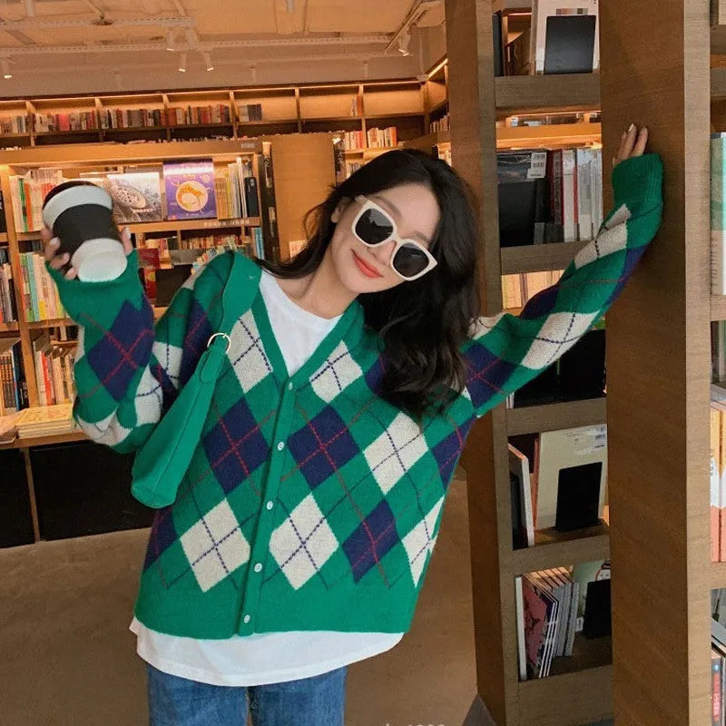 Knitted cardigan in pink, green, black, light khaki, or dark khaki with regular sleeves