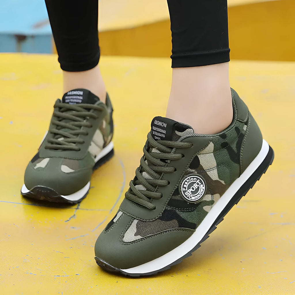 Camouflage pattern low-top sports shoes with suede upper and mesh lining for running and casual wear