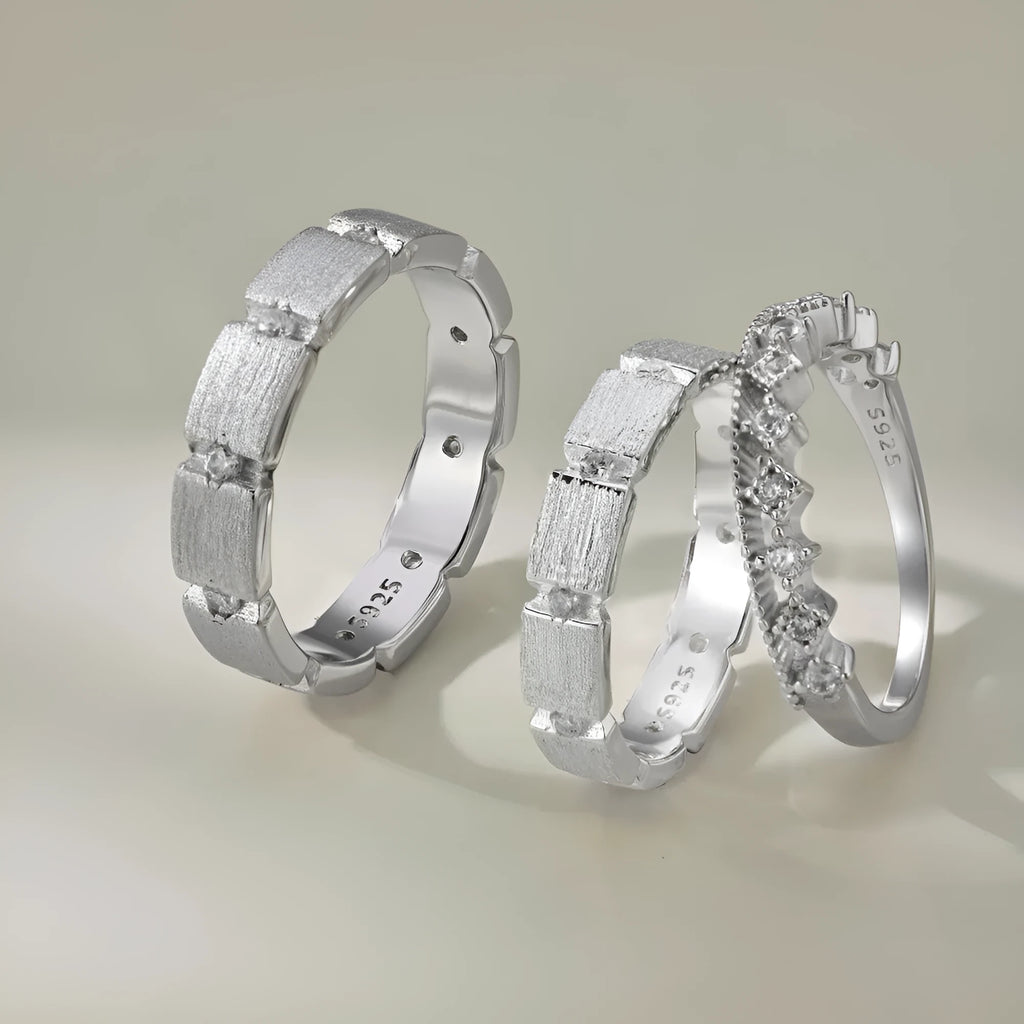 S925 sterling silver slim ring with round zirconium inlay and geometric cutout pattern on a white background