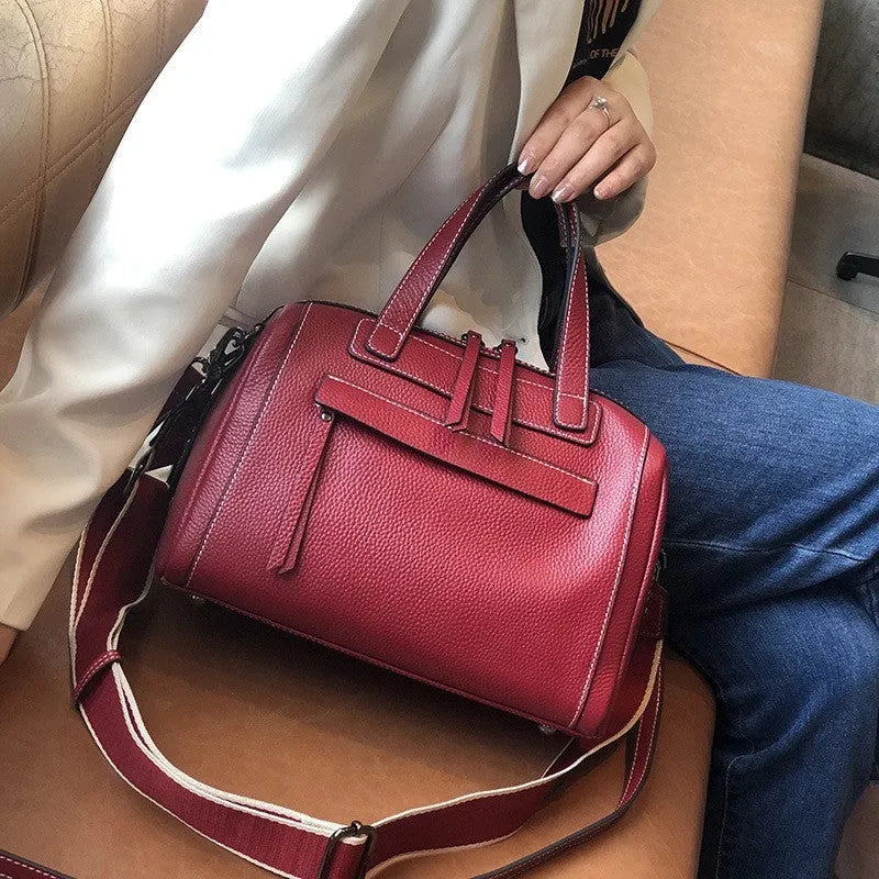 Genuine cowhide leather men's messenger bag in horizontal square shape with lychee pattern.