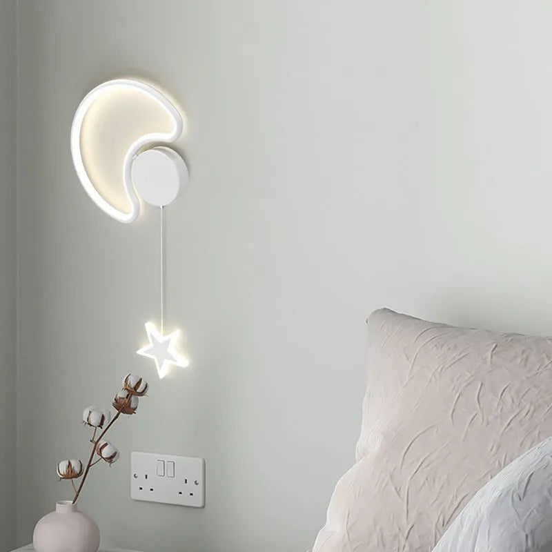 Five-pointed star shaped wall lamp with a cartoon cloud design, available in black or white.