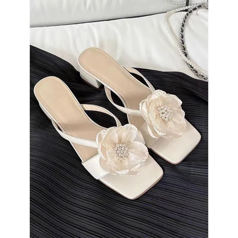 Women's sandals with chunky heel, square toe, and one-line satin strap in cream-white colour
