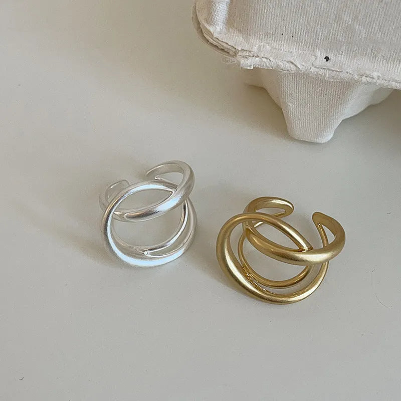 Three-dimensional interlaced matte metal open ring for women in gold or silver plated geometric style