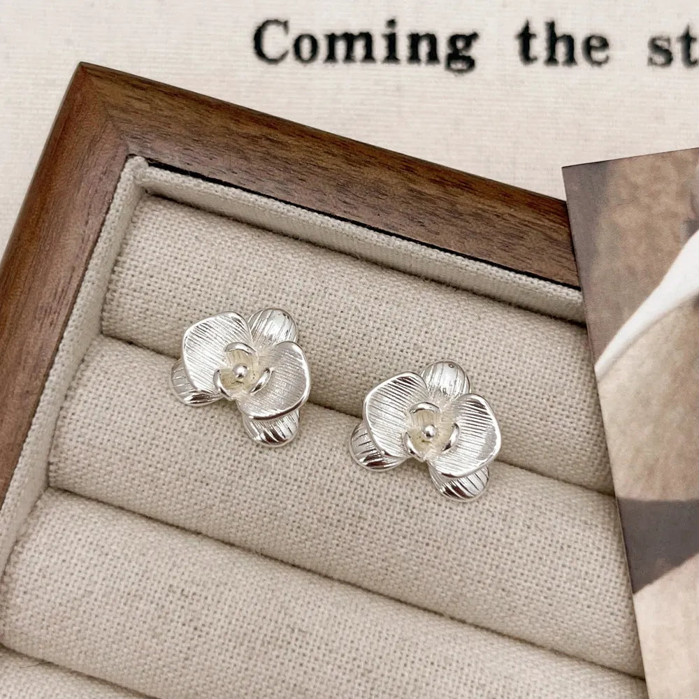 Women's retro floral earrings in electroplated copper with gold or silver finish