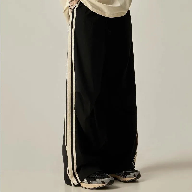 Black men's wide-leg climbing trousers with high waist and straight cut in polyester fabric