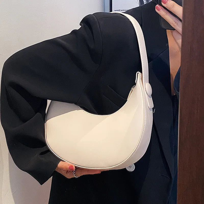 Women's retro dumpling shape shoulder bag in black with sandwich pocket design