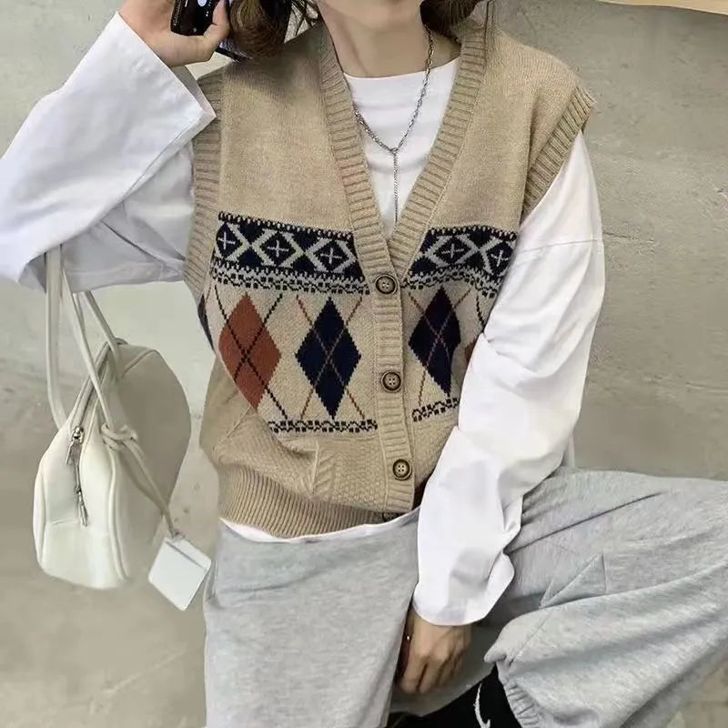 Diamond plaid sleeveless cardigan top in loose fit showing colour options