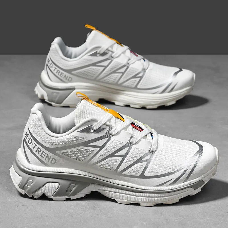 Low-top hiking shoes in artificial leather with rubber sole and mesh lining