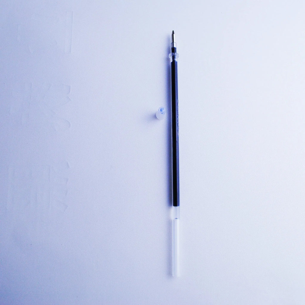 Automatic fading ink pen set with 0.5mm tip, plastic body, and eight refill cores