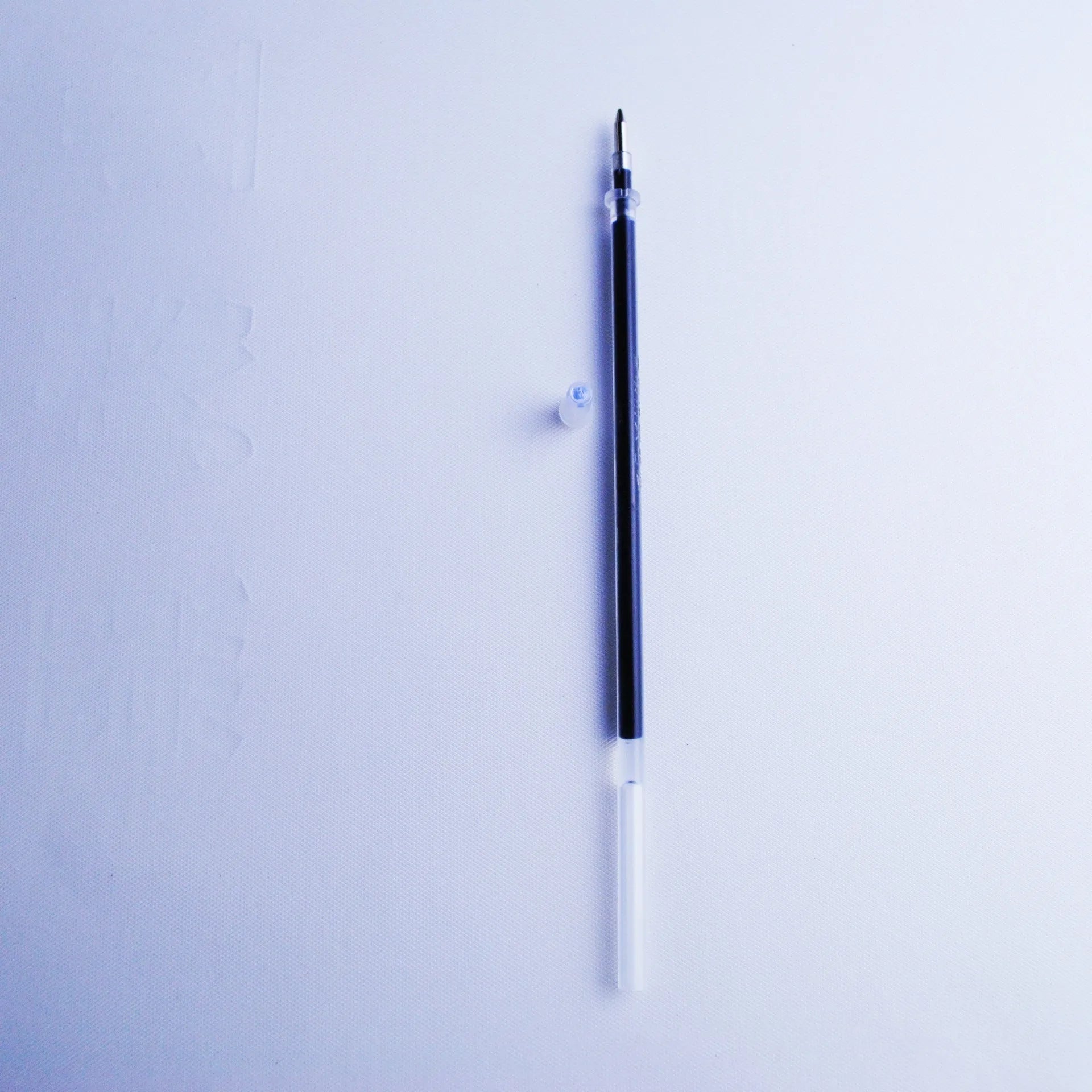 Automatic fading ink pen set with 0.5mm tip, plastic body, and eight refill cores