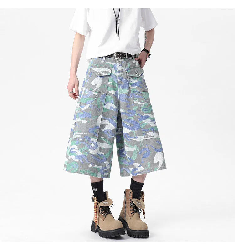 Camouflage pattern cotton denim cropped trousers with straight leg and front pocket on mannequin