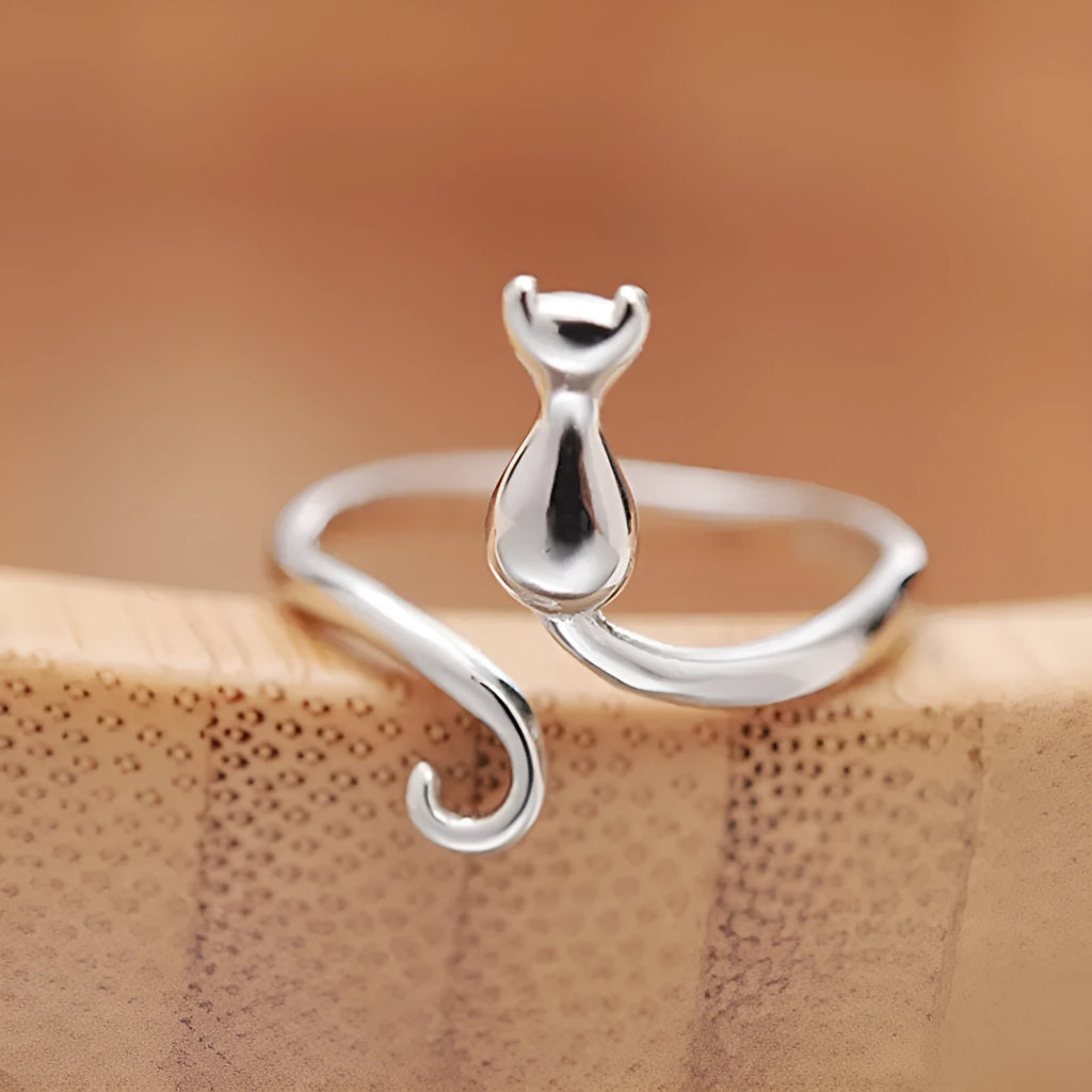 Platinum colour alloy cat face open ring with adjustable opening on white background