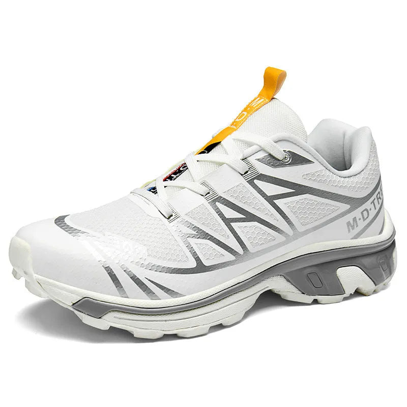 Low-top hiking shoes in artificial leather with rubber sole and mesh lining