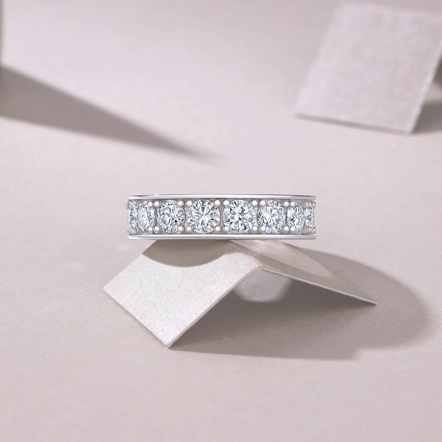 Flowing Cloud Passion wedding ring set with 0.3-carat moissanite in S925 silver with platinum plating on white background
