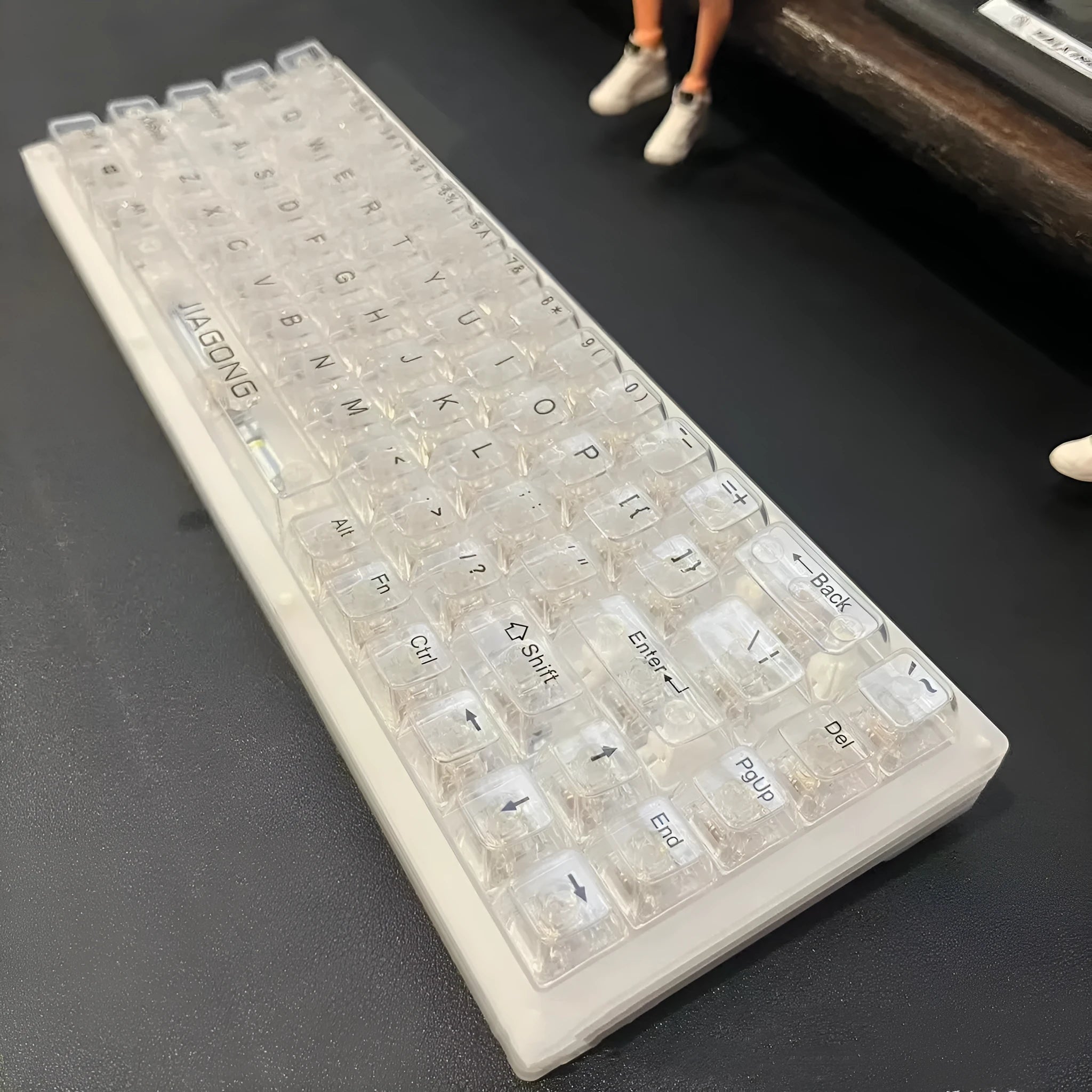 Universal transparent plastic key cap set with 132 pieces for mechanical keyboard replacement