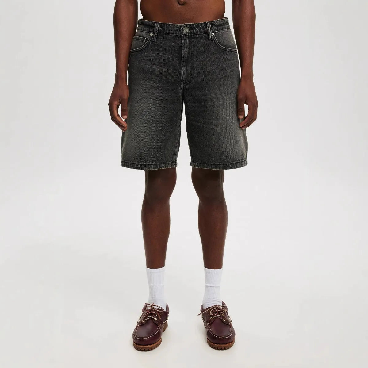 Men's loose straight-leg cotton jeans in light blue, black or grey for summer wear