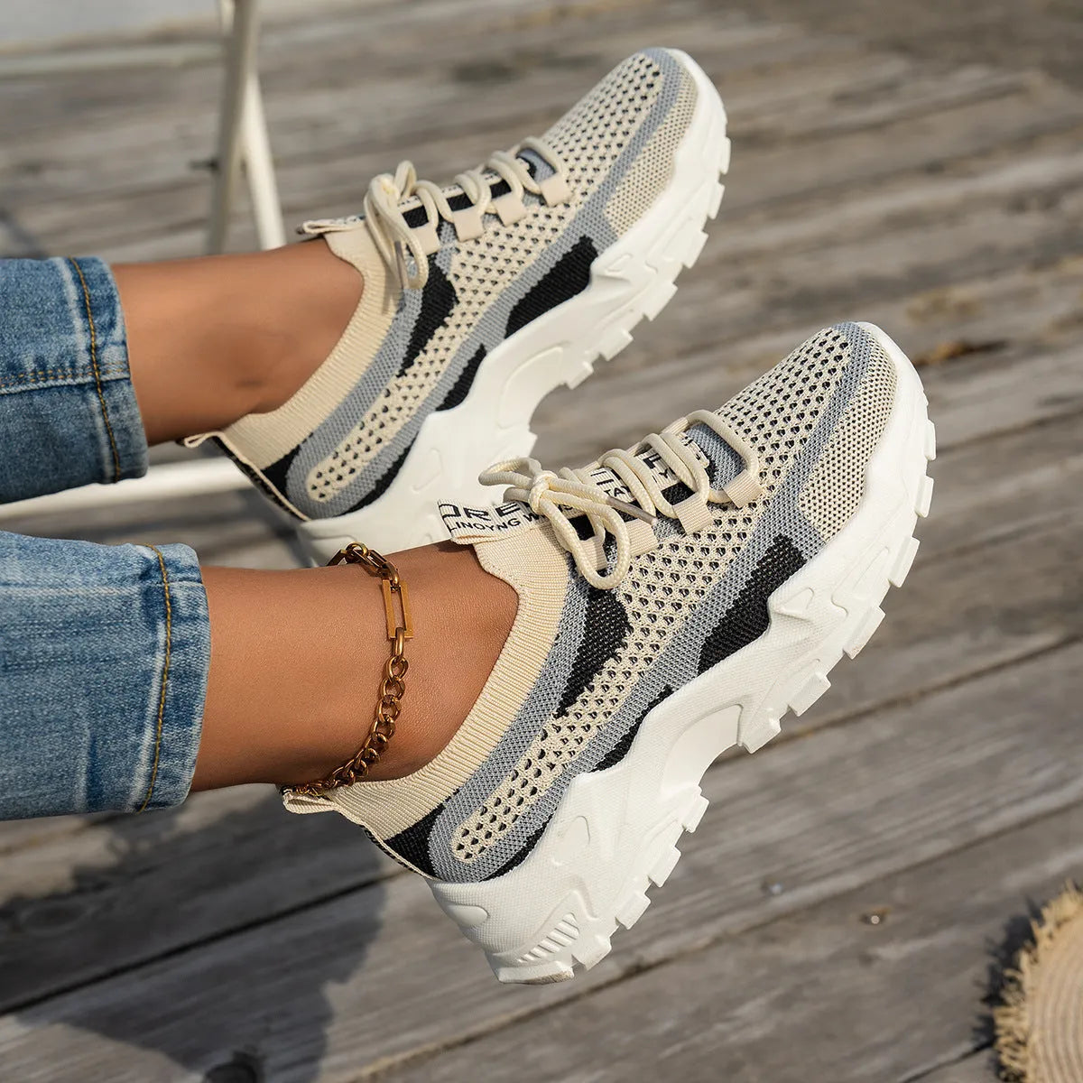 Women's Flyknit mesh lace-up sneakers in grey and white colourway