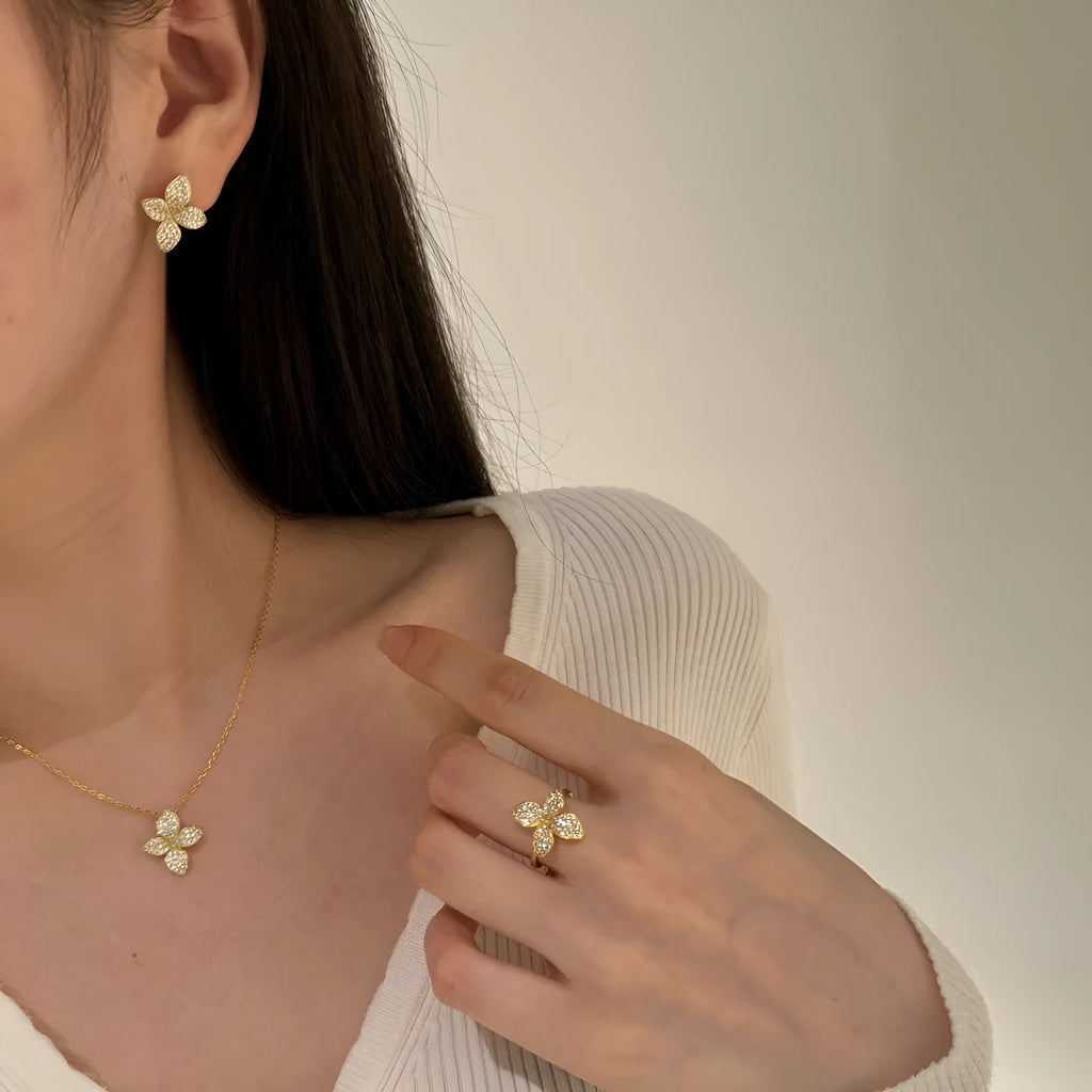 925 silver jewellery suite with white round zirconium flower design open ring, clavicle chain necklace, and ear studs in gold