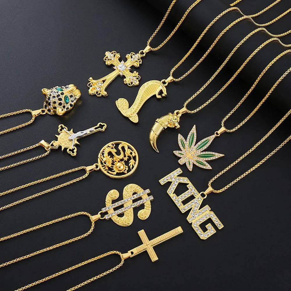 Geometric pendant women's necklace with zircon details and gold plated finish