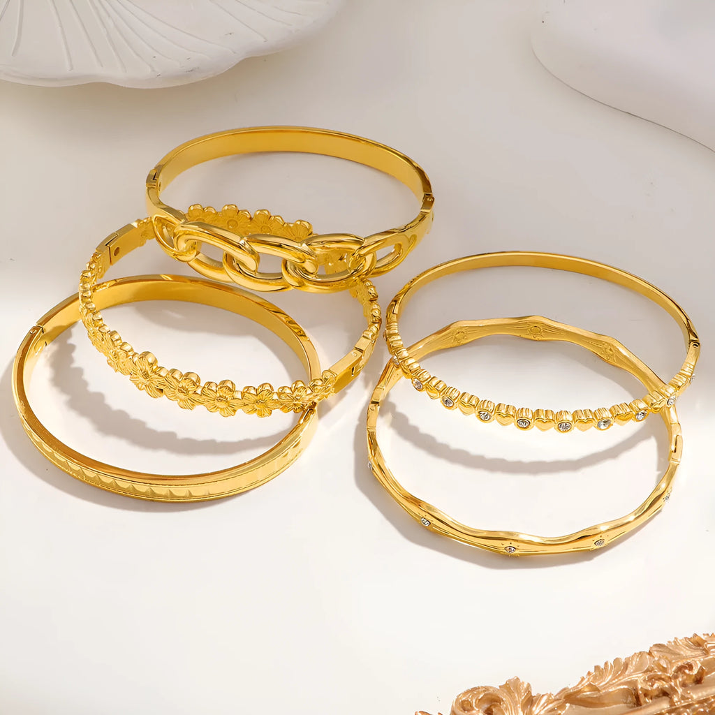 Glossy titanium steel buckle bracelet with electroplated finish in heart style, simple design