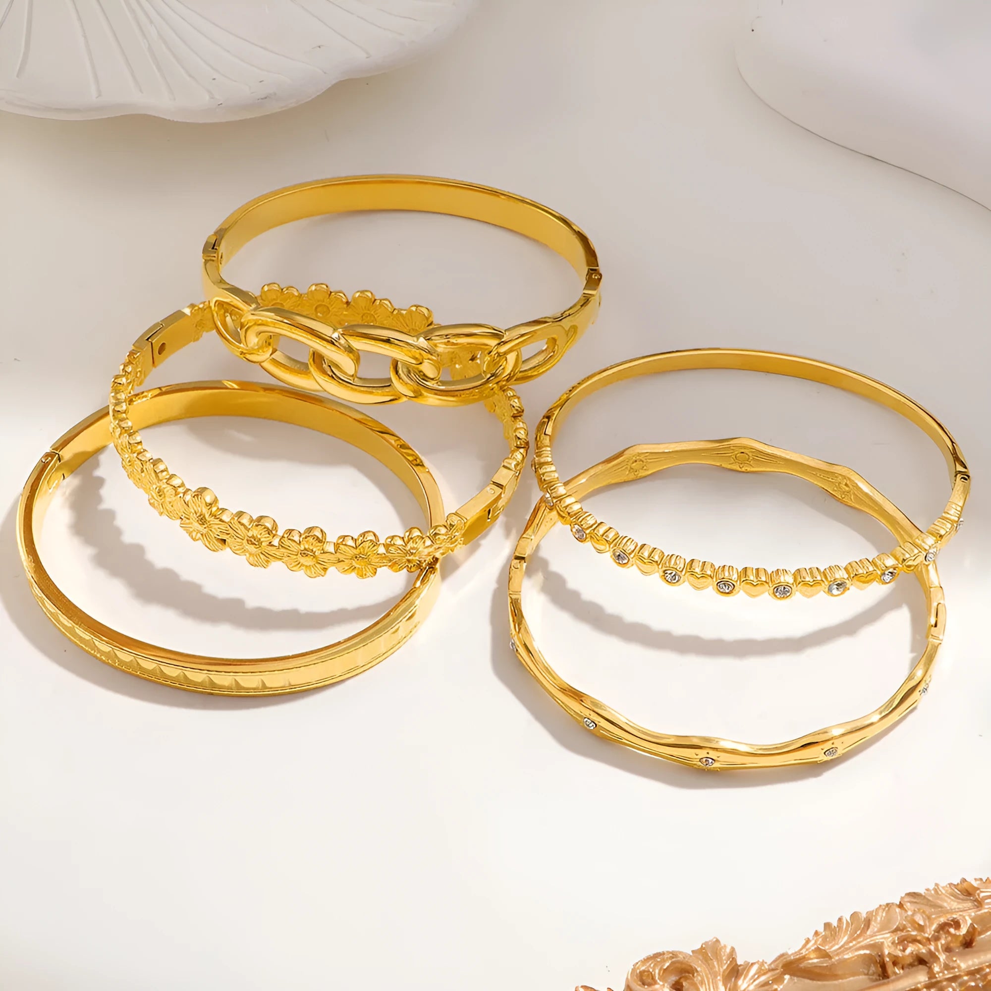 Glossy titanium steel buckle bracelet with electroplated finish in heart style, simple design