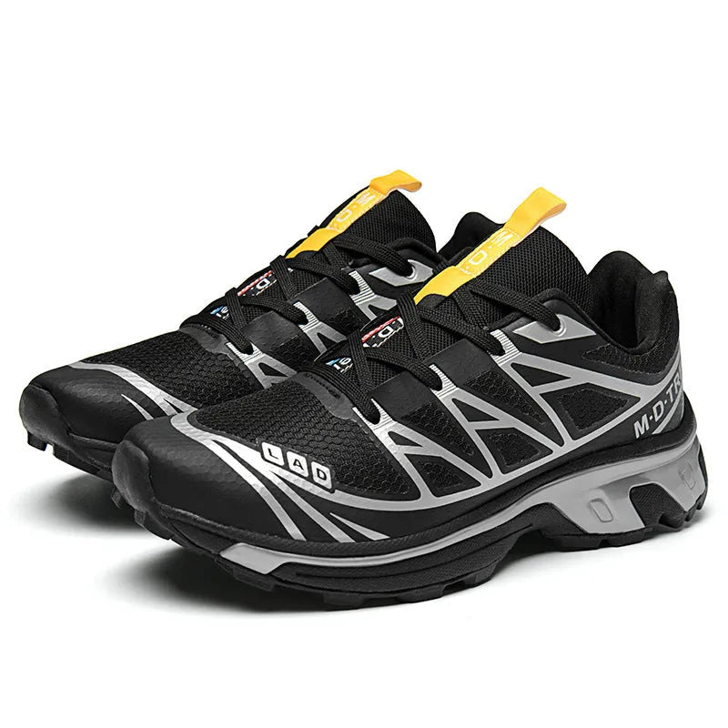 Low-top hiking shoes in artificial leather with rubber sole and mesh lining