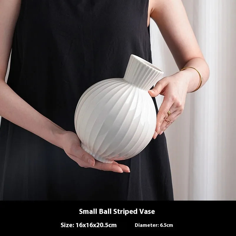 Striped ceramic ball vase in American country style for table decoration