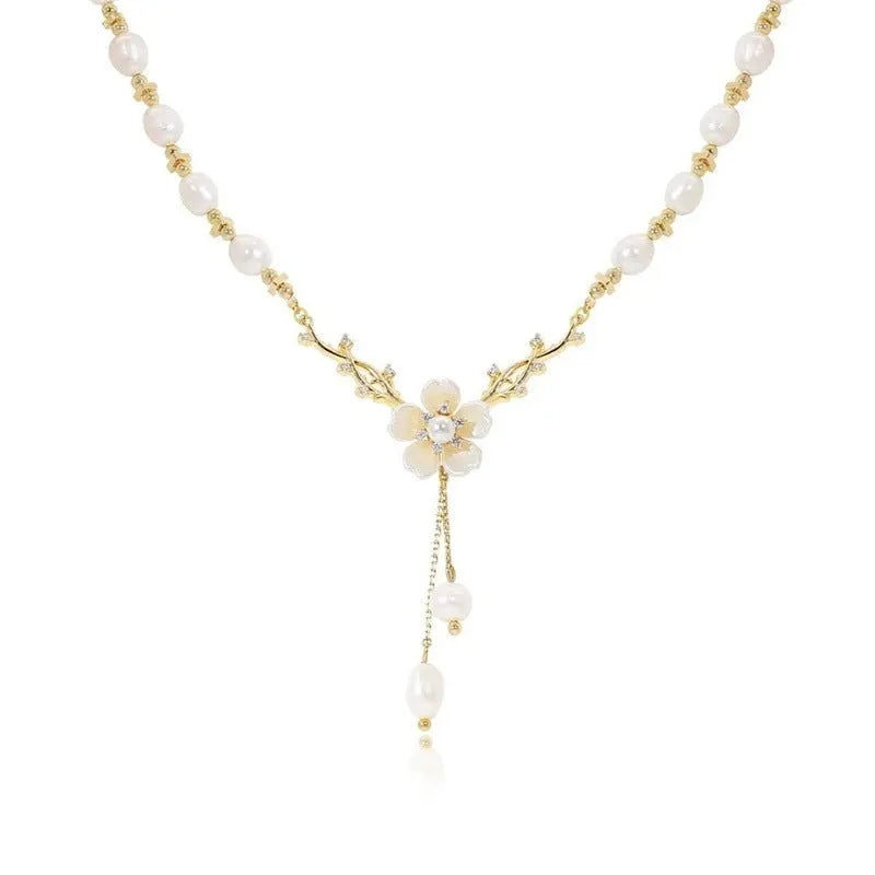 Women's alloy necklace with pearl flower pendant and rose design on pearl chain