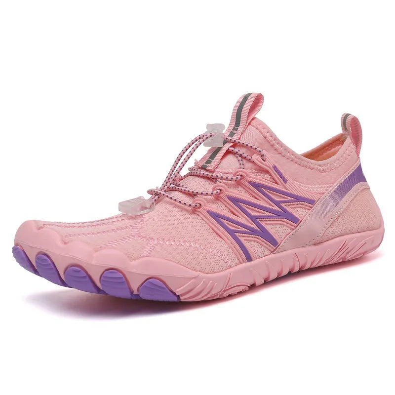 Lightweight indoor training sneakers with striped pattern and rubber sole in various colours