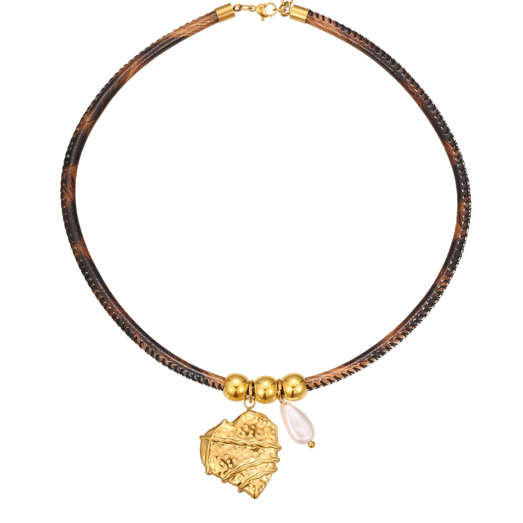 Women's stainless steel necklace with geometric leopard pendant and adjustable chain