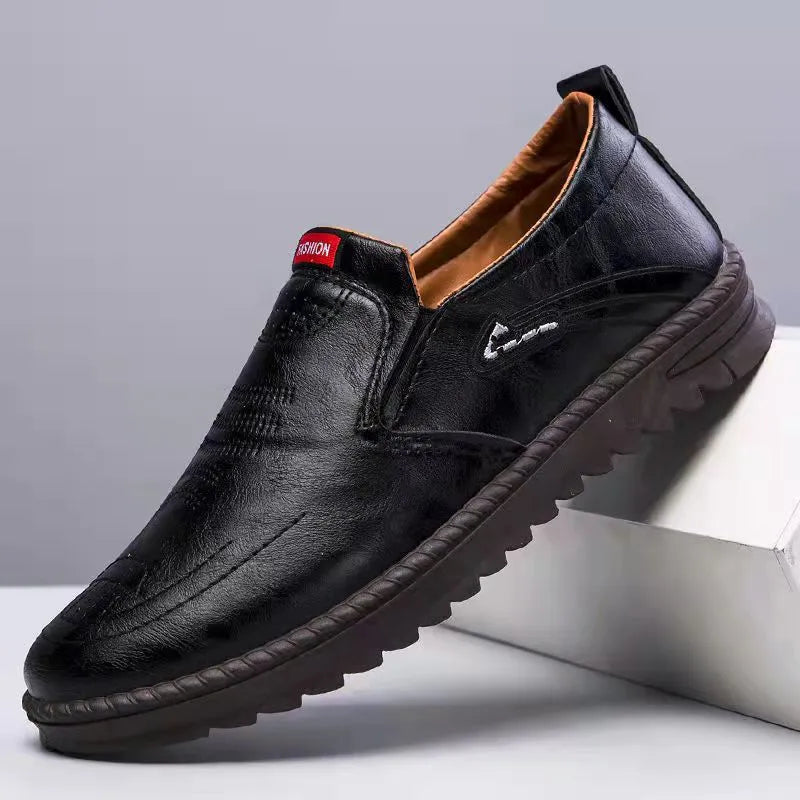 Men's spring leather slip-on shoes in artificial PU with round toe and lace-up closure