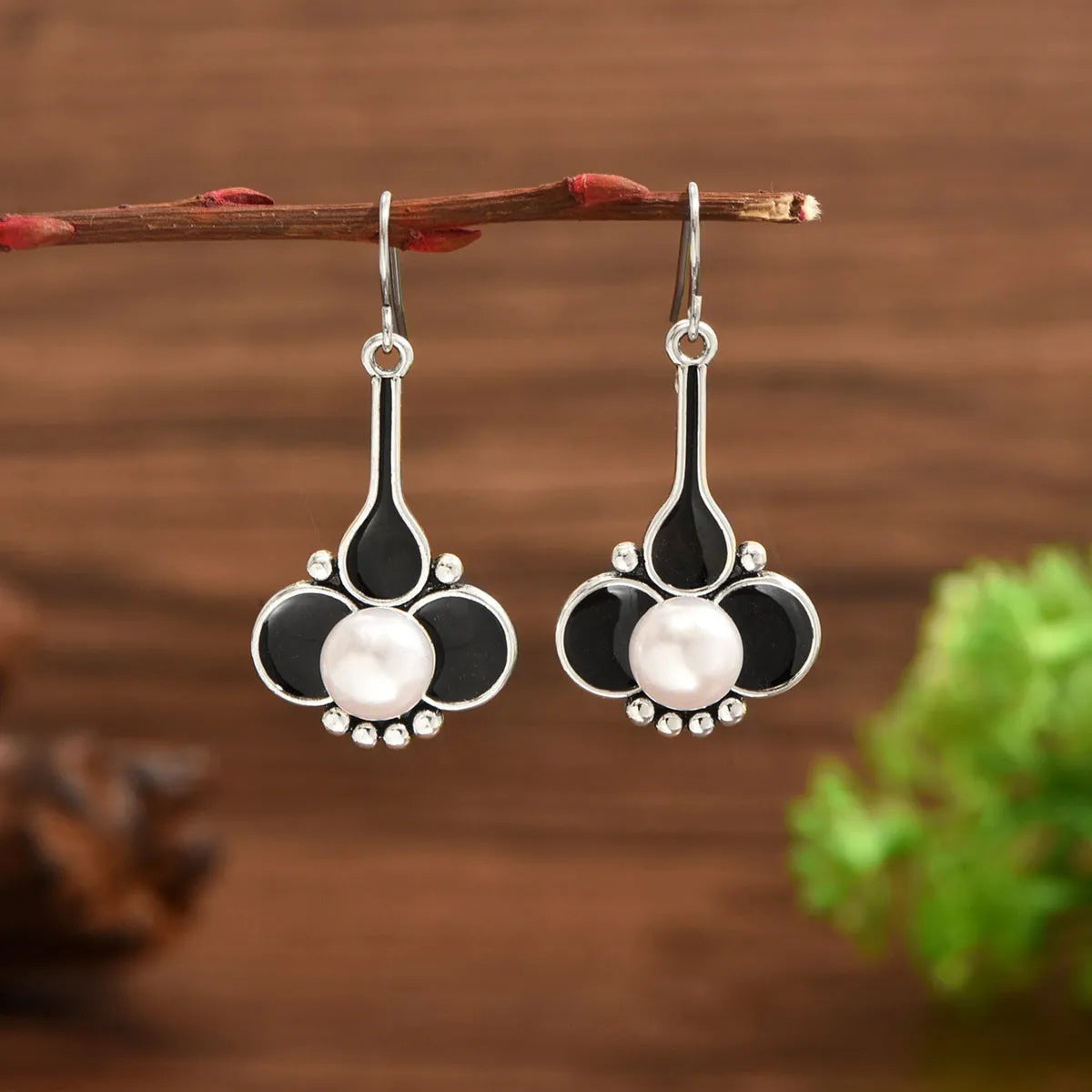 Retro fashion women's earrings with electroplated silver colour and creative design