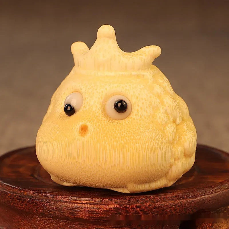 Solid bamboo Crown Princess Toad carving ornament in cute style, approximately 5 cm.