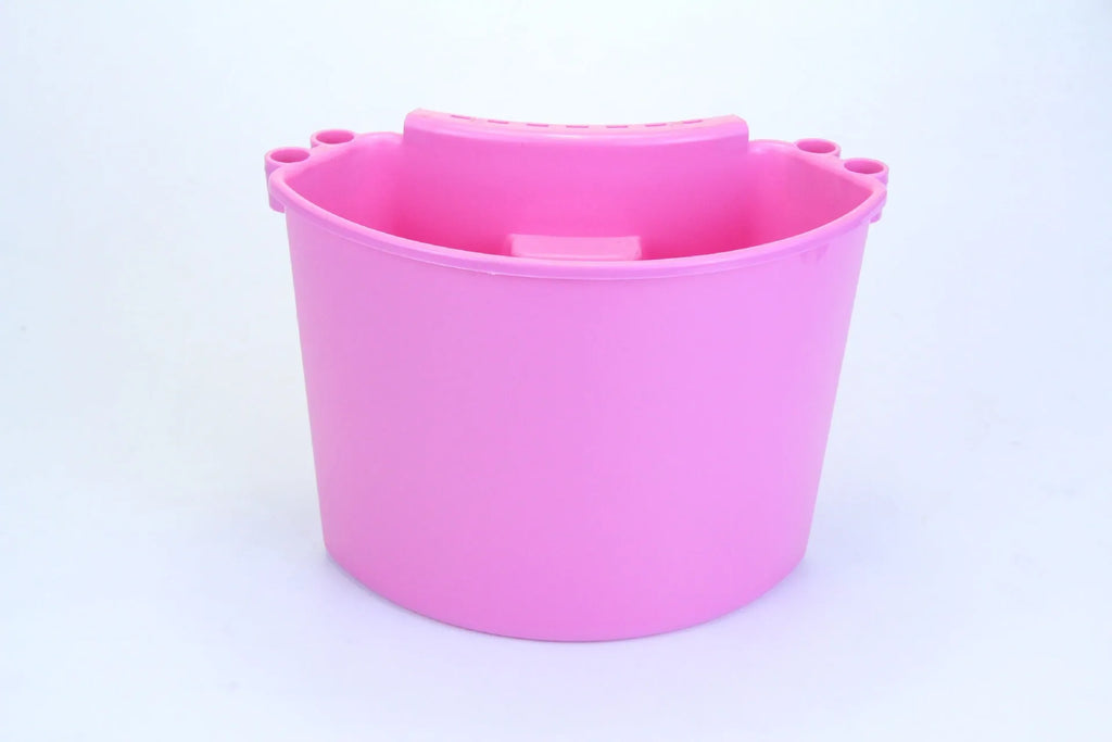 28 litre car washing bucket in PP plastic with side pockets for cleaning tools