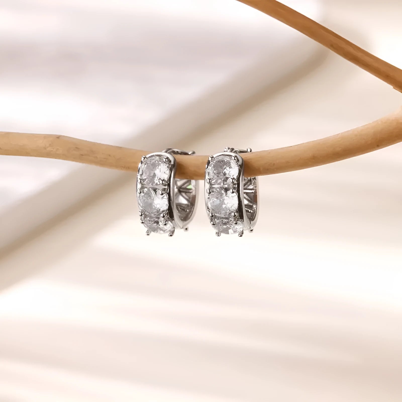 Women's U-shaped clip earrings in stainless steel with zircon accents, E5772P colour