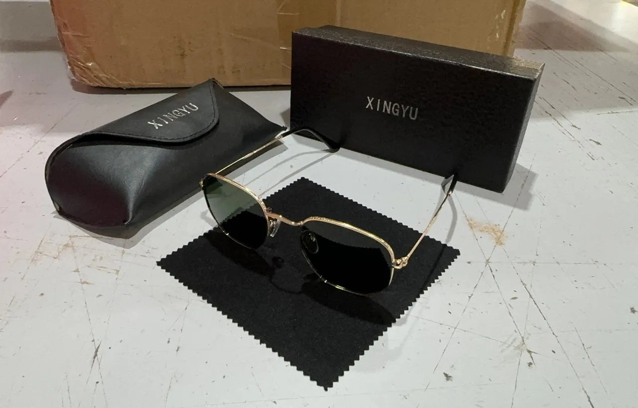 Round retro-style sunglasses for men with a metal frame, shown in a selection of available colours.