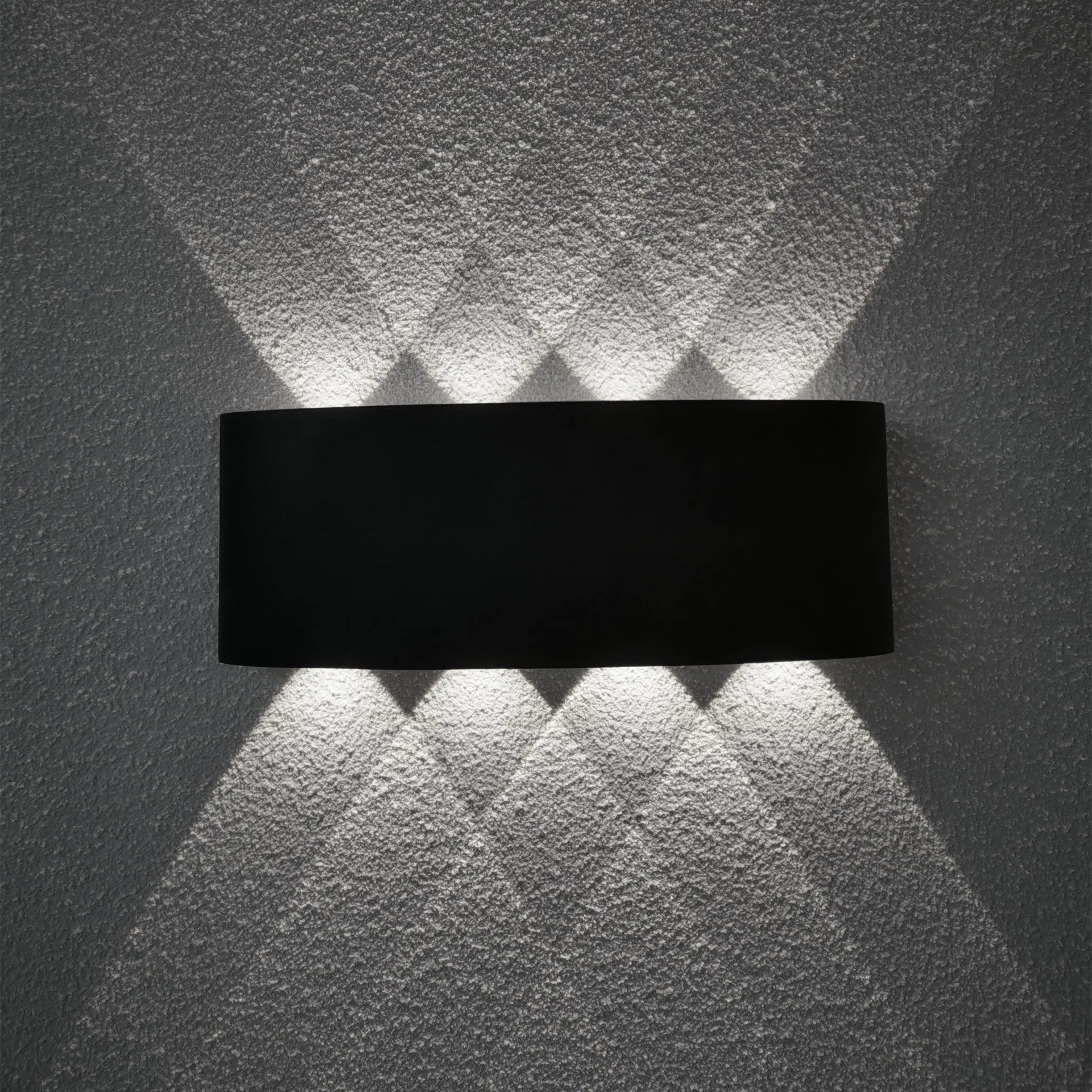 Modern aluminium LED strip lamp in silver or black finish for corridor and background lighting.