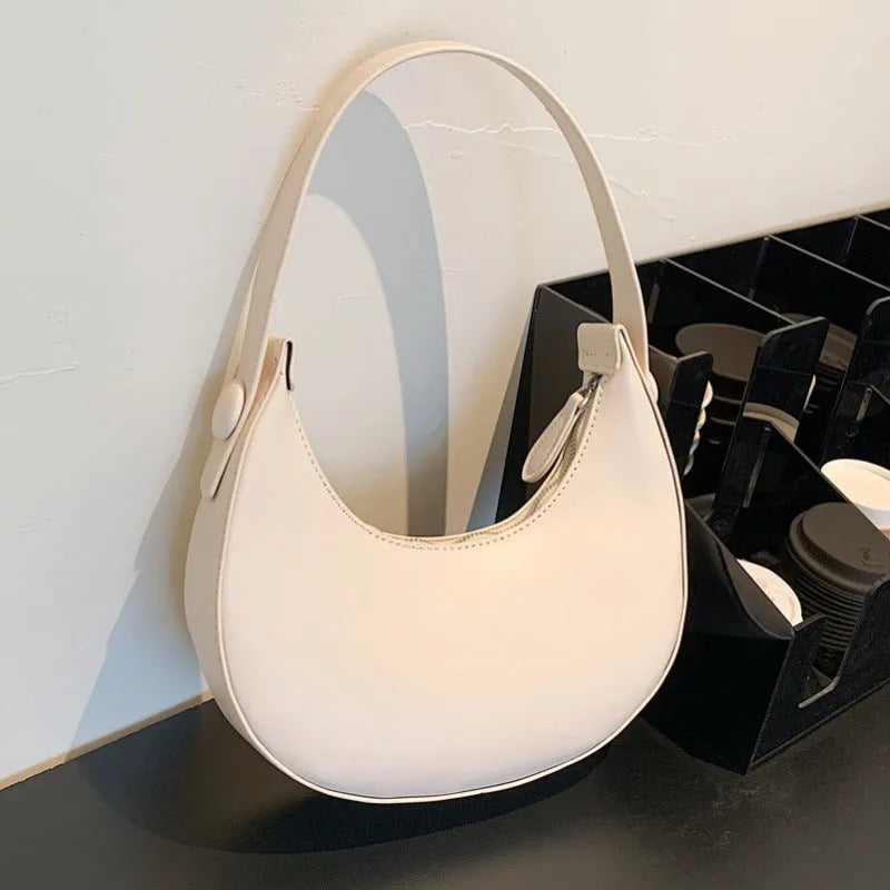 Women's retro dumpling shape shoulder bag in black with sandwich pocket design