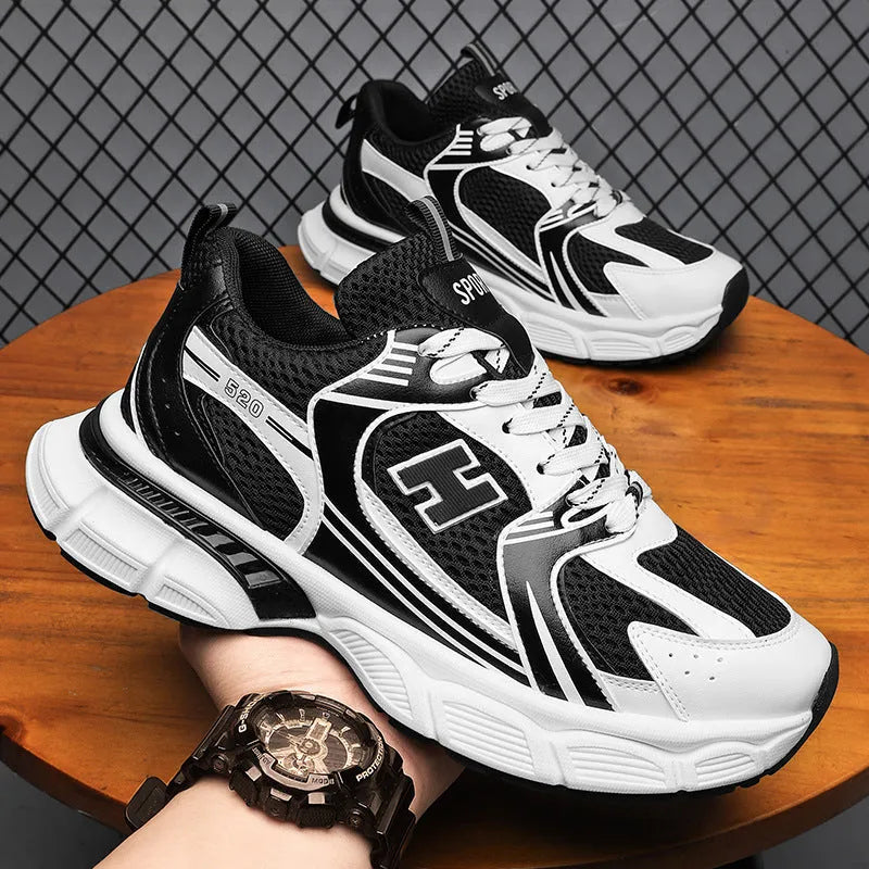 Men's solid-colour mesh running shoes with round toe and plastic sole.