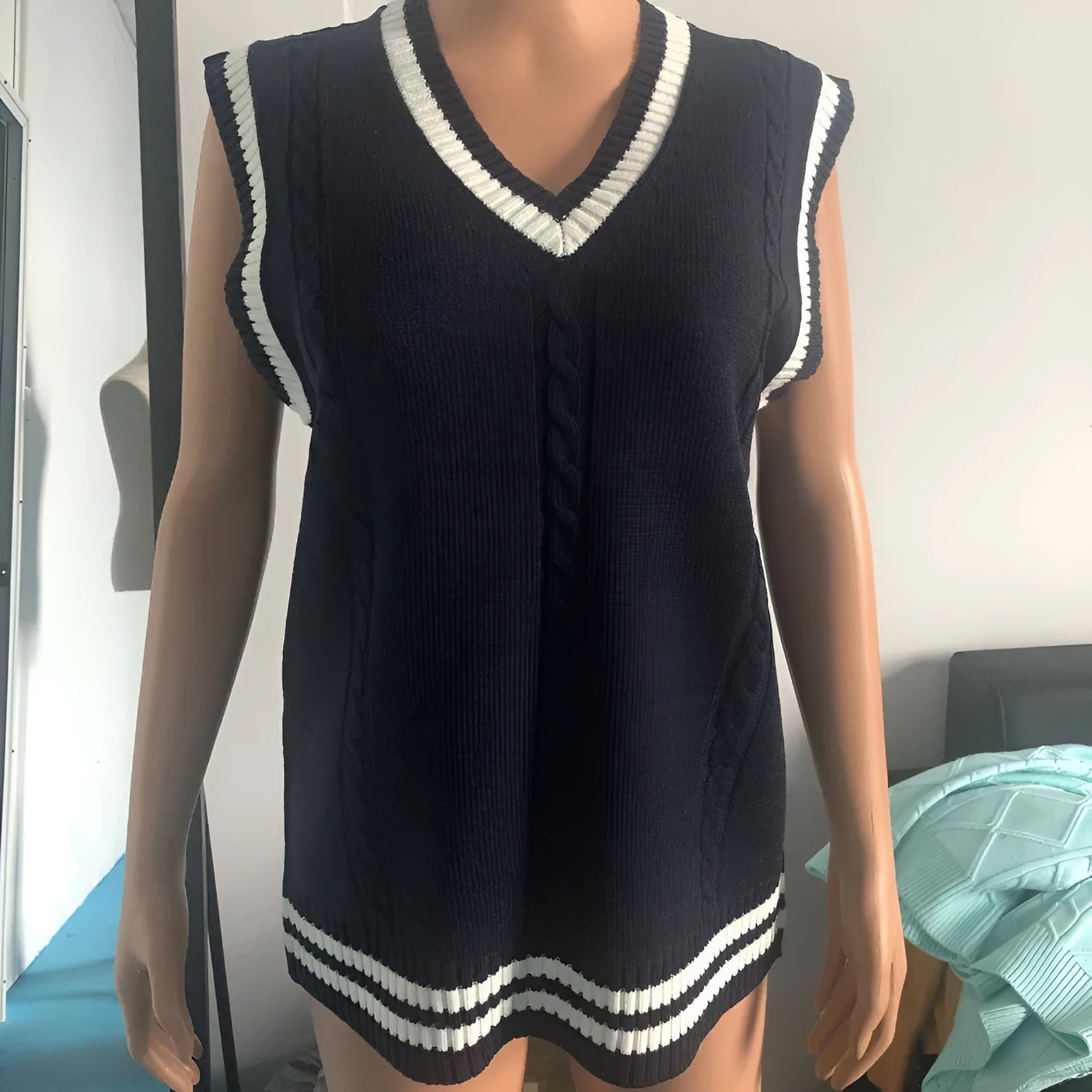Women's V-neck striped waistcoat sweater in slim fit acrylic knit