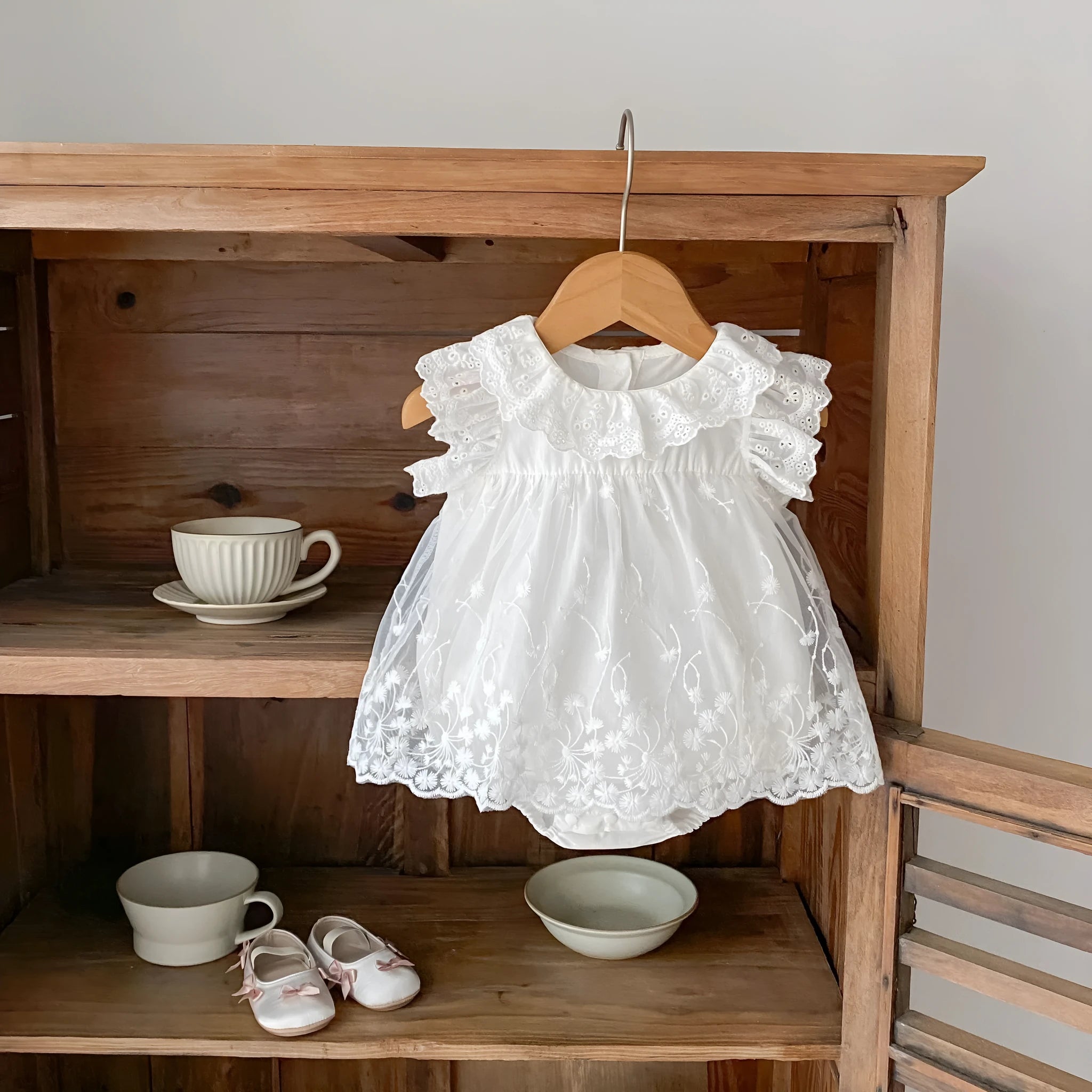 Cotton flounced sleeve triangle mesh lace jumpsuit for girls in beige