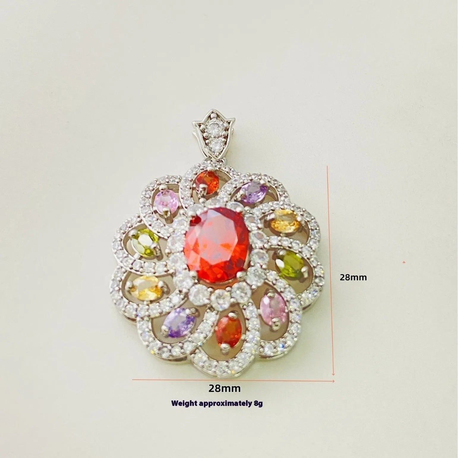 Women's flower-shaped zircon pendant necklace in gold, champagne gold, or platinum colour on a chain.