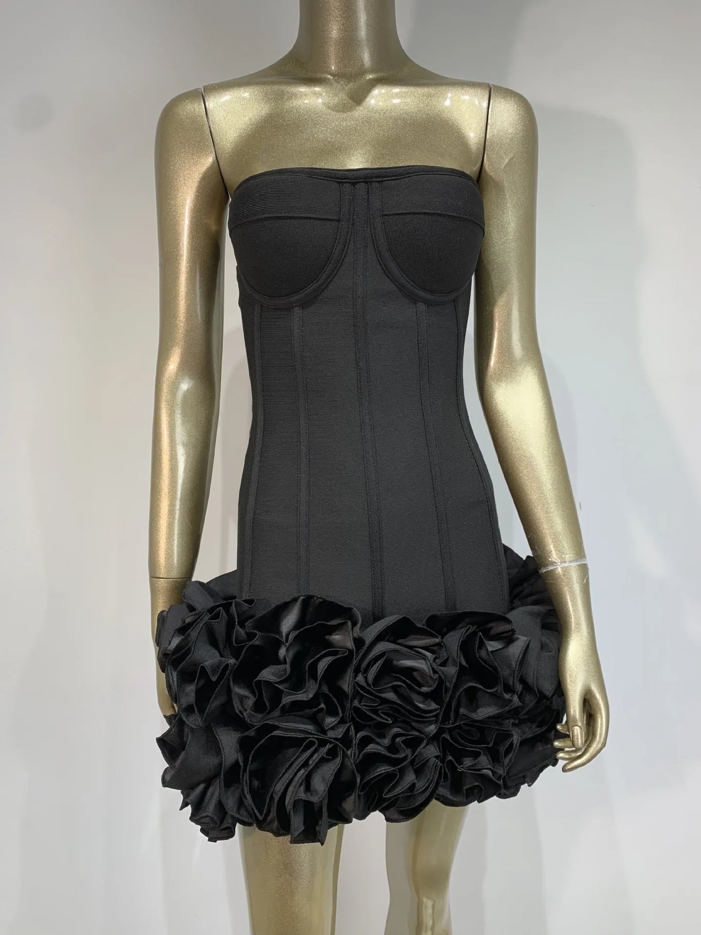 Women's solid colour polyester dress with mid waist design in black, red, or white