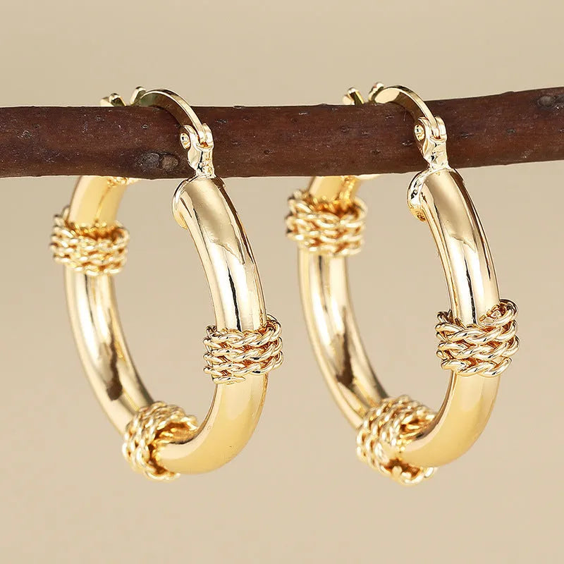 Geometric women's earrings with ring and line design in golden copper