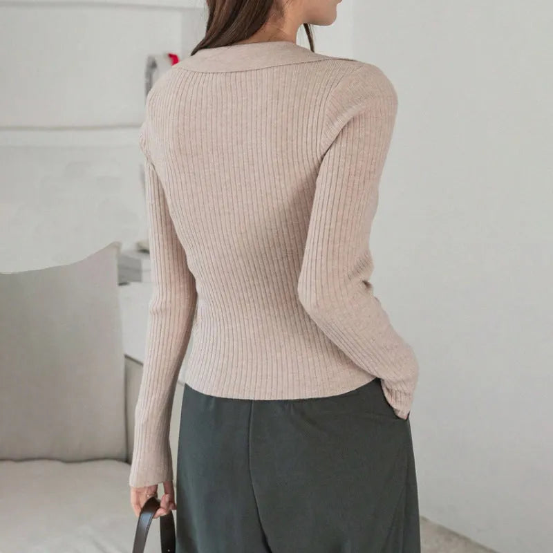 V-neck hemmed pullover sweater in solid colour with vertical stripe pattern, women's slim fit long sleeve top