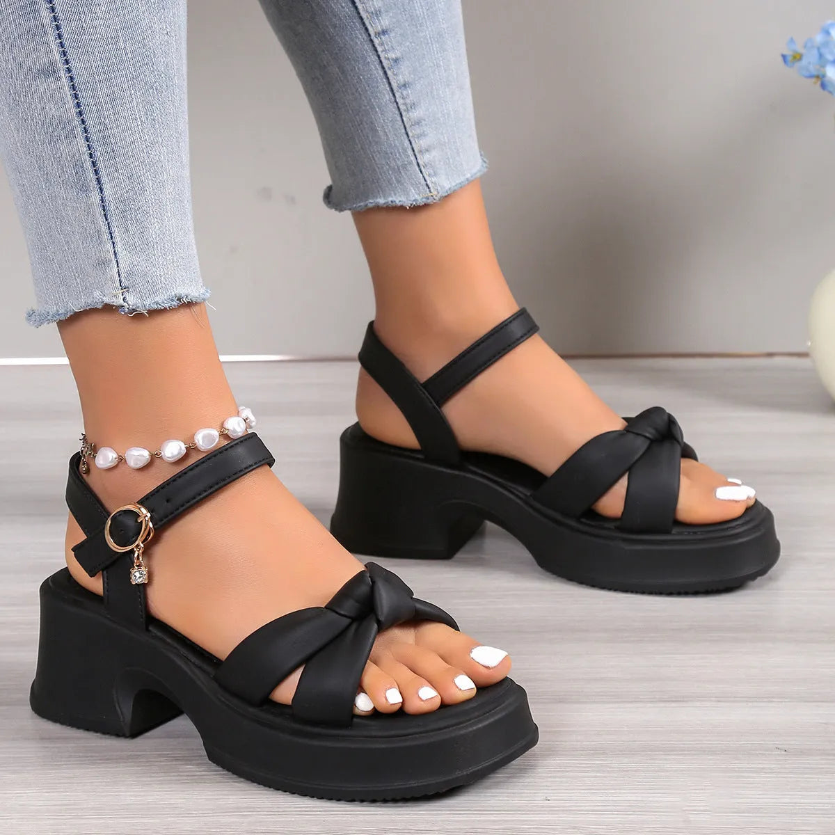 Women's black thick heel high heel slippers with round toe and button fastening