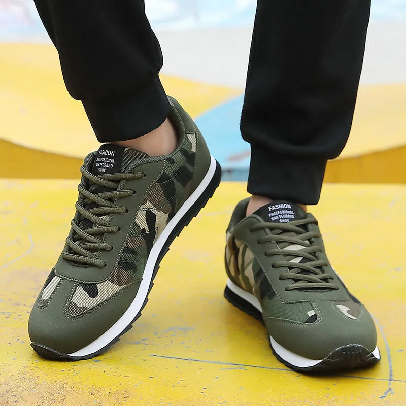 Camouflage pattern low-top sports shoes with suede upper and mesh lining for running and casual wear